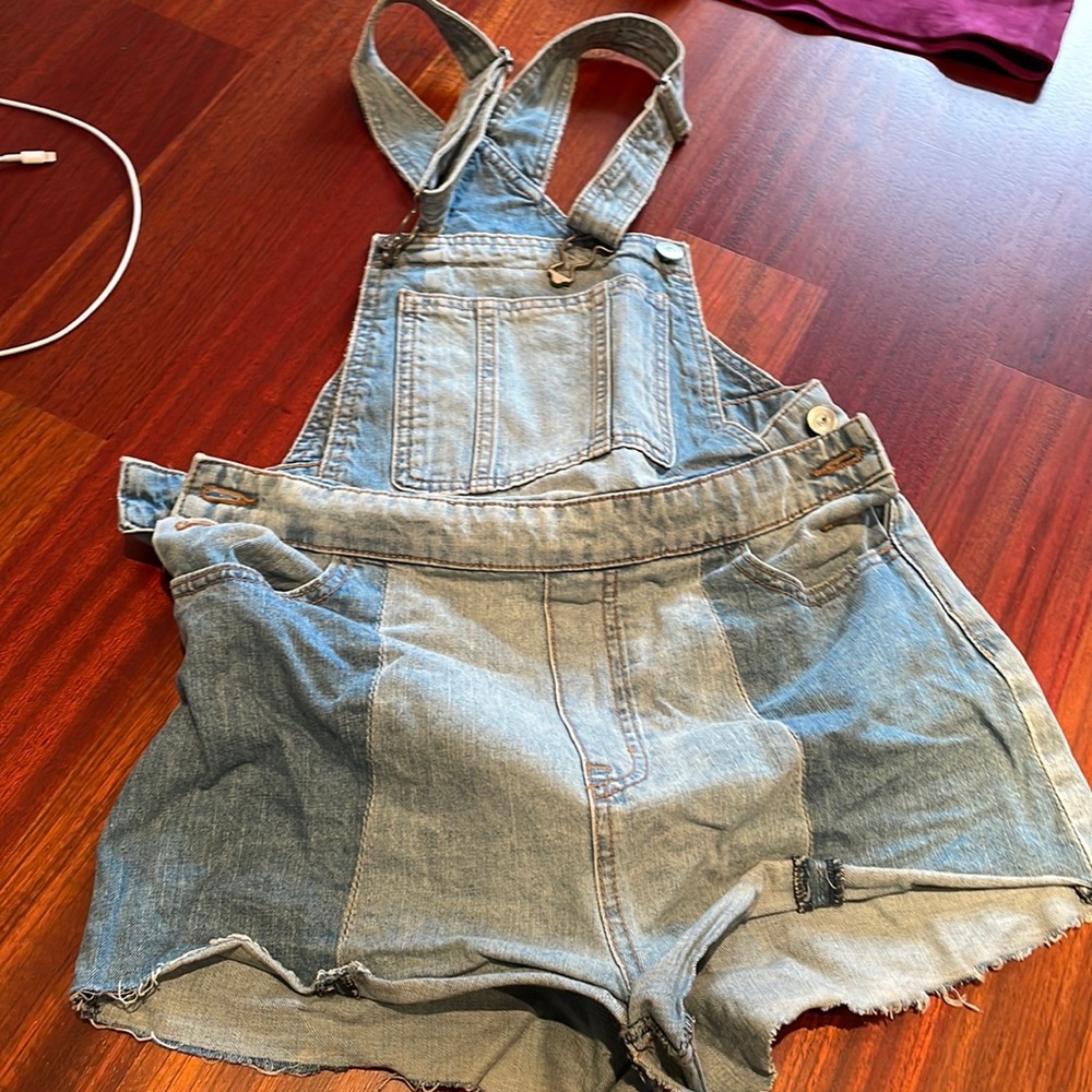 H+M Jean Short Overalls two died colors. Buttons on sides.